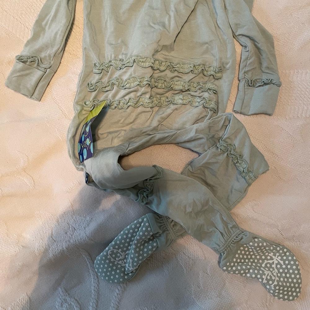 Aloe Kickeepants NWT ruffle butt